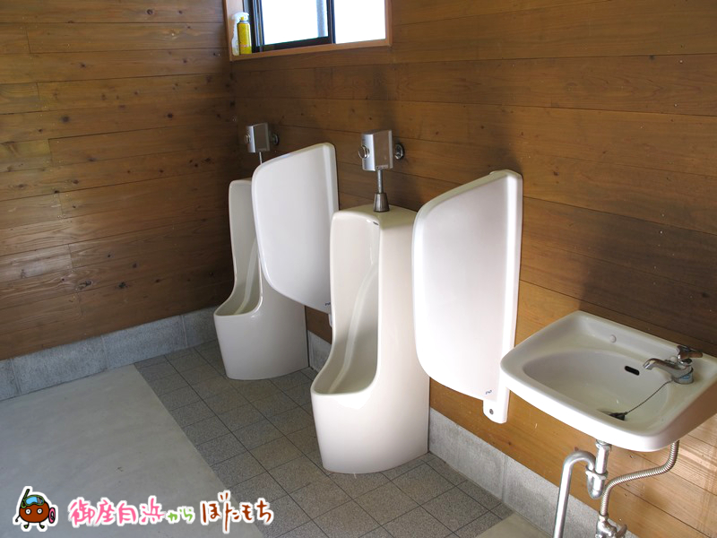 観光農園キャンプ村の水洗トイレ～男女それぞれ分かれており、非常に清潔感のあるトイレです。～